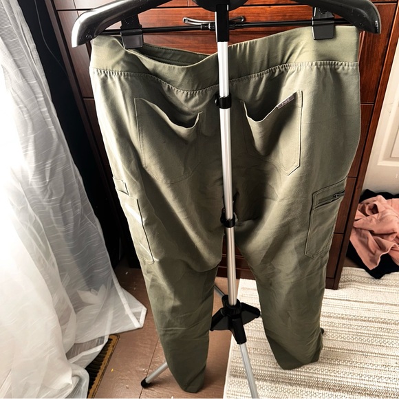Figs moss yola scrub pants - Picture 2 of 3